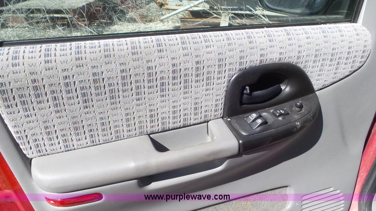 image for item AV9766 2000 Chevrolet Venture Extended van