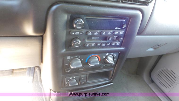 image for item AV9766 2000 Chevrolet Venture Extended van