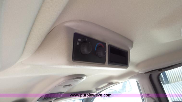 image for item AV9766 2000 Chevrolet Venture Extended van