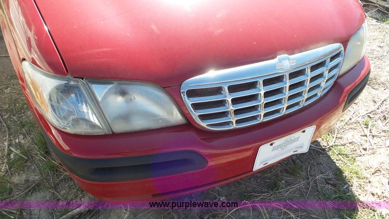 image for item AV9766 2000 Chevrolet Venture Extended van