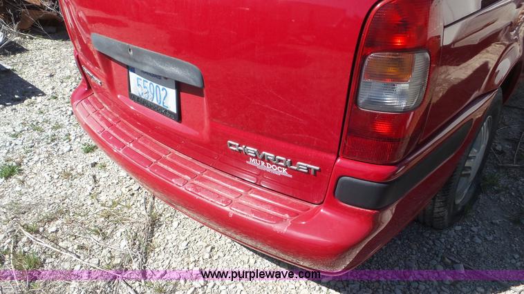 image for item AV9766 2000 Chevrolet Venture Extended van