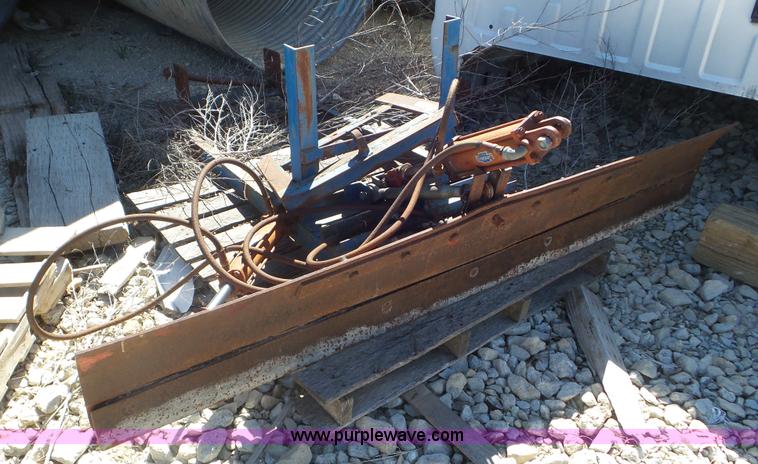 image for item AV9767 Push blade