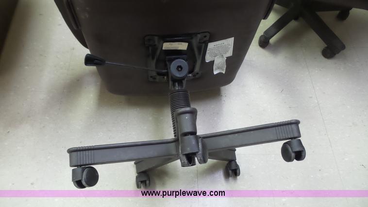 image for item BN9556 (4) adjustable leather office chairs