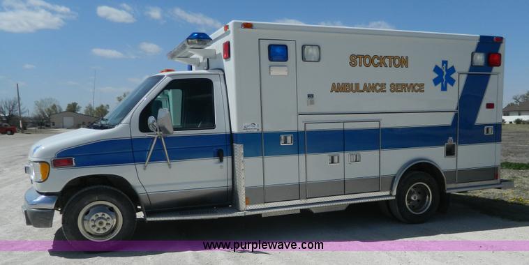 image for item F1270 2002 Ford 801 ambulance