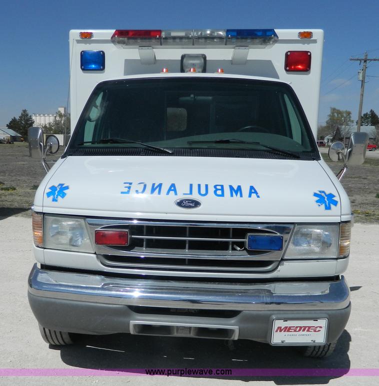 image for item F1270 2002 Ford 801 ambulance