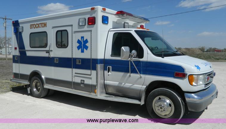 image for item F1270 2002 Ford 801 ambulance
