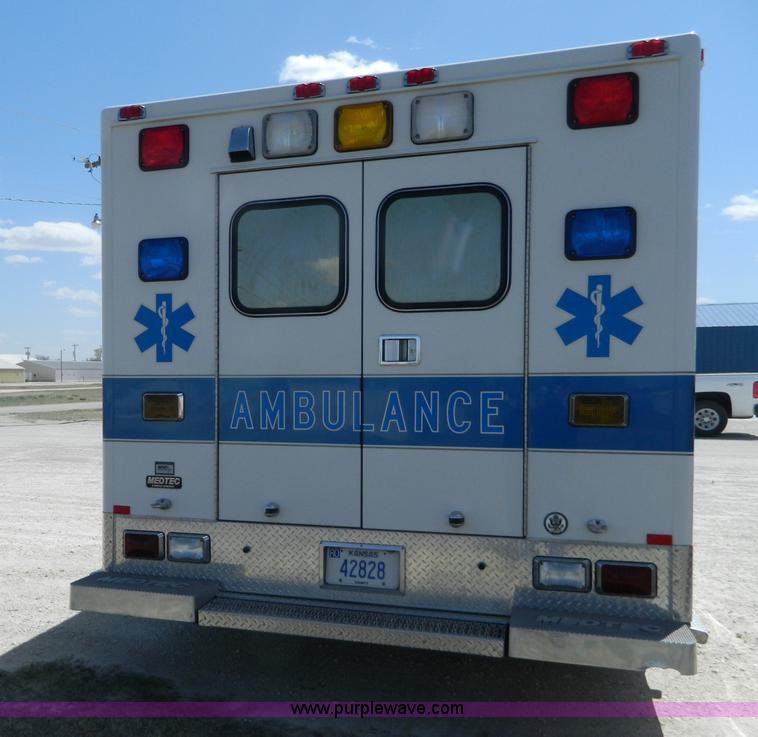 image for item F1270 2002 Ford 801 ambulance