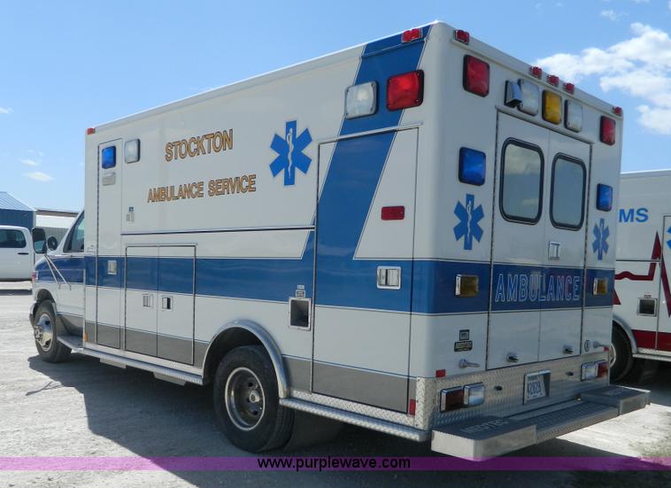 image for item F1270 2002 Ford 801 ambulance