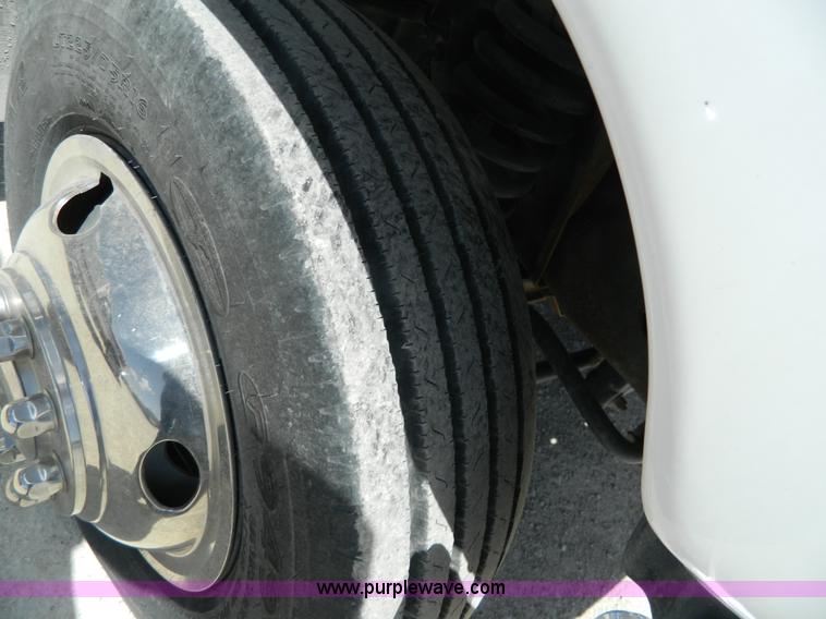 image for item F1270 2002 Ford 801 ambulance