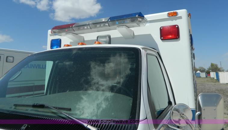 image for item F1270 2002 Ford 801 ambulance