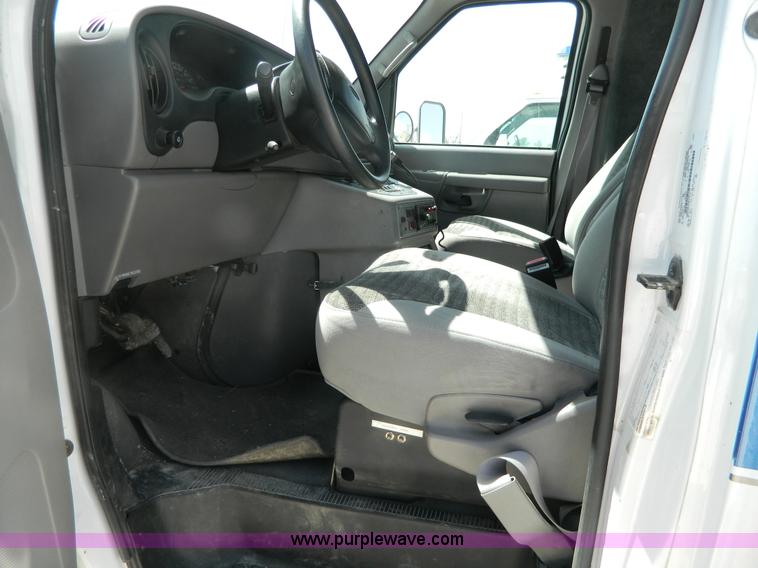 image for item F1270 2002 Ford 801 ambulance