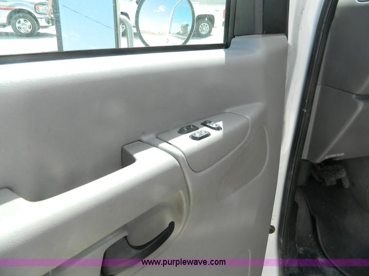 image for item F1270 2002 Ford 801 ambulance