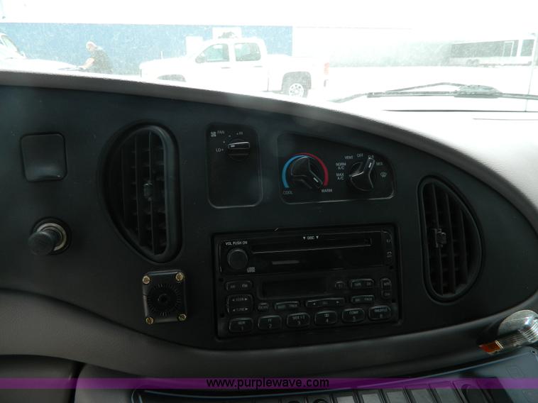 image for item F1270 2002 Ford 801 ambulance