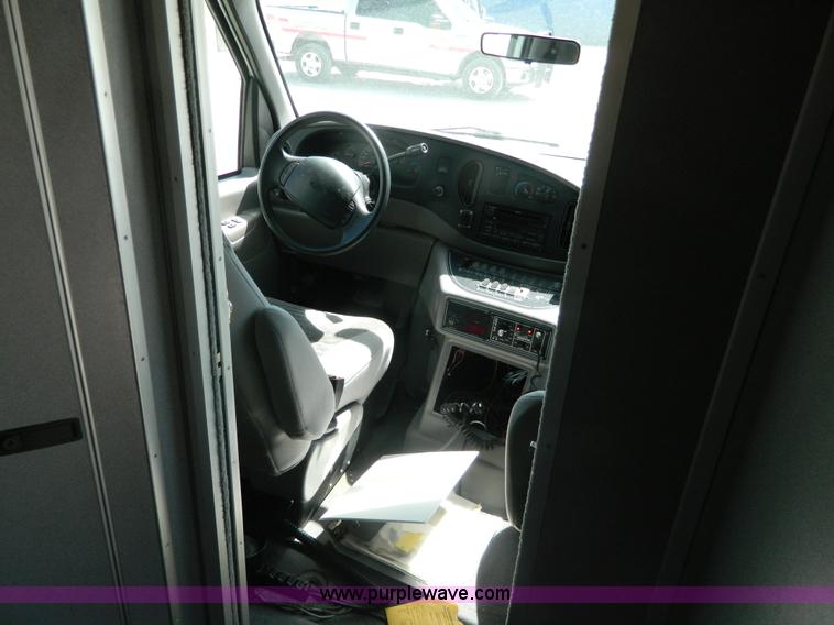 image for item F1270 2002 Ford 801 ambulance