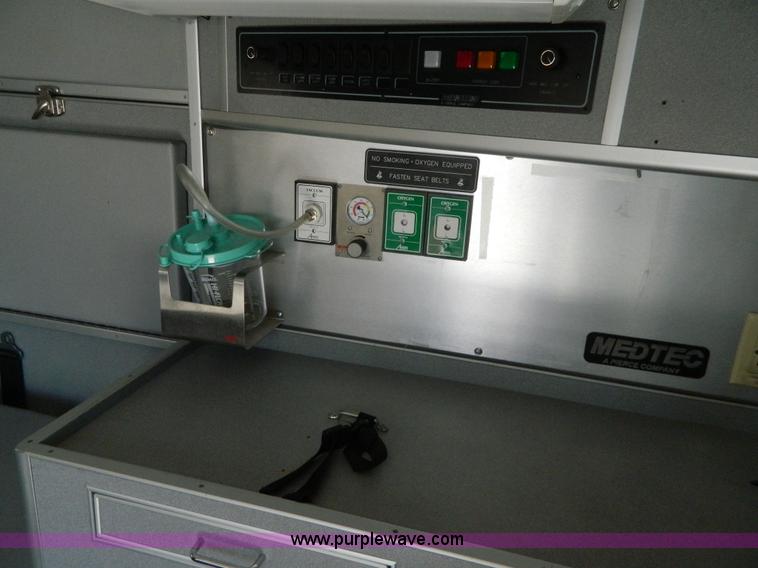 image for item F1270 2002 Ford 801 ambulance