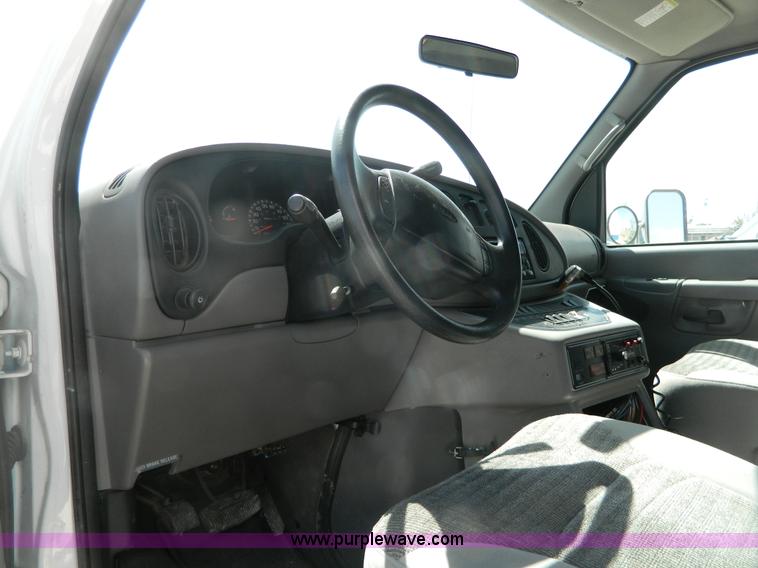 image for item F1270 2002 Ford 801 ambulance