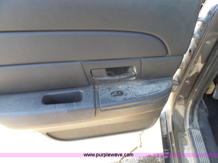 image for item J4147 2003 Ford Crown Victoria Police Interceptor