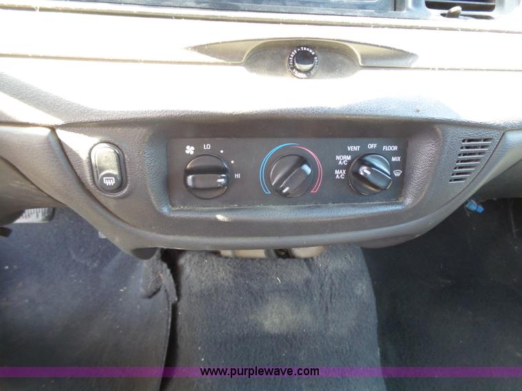 image for item J4147 2003 Ford Crown Victoria Police Interceptor