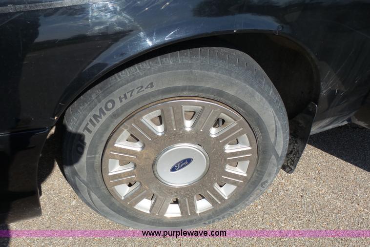 image for item J4147 2003 Ford Crown Victoria Police Interceptor