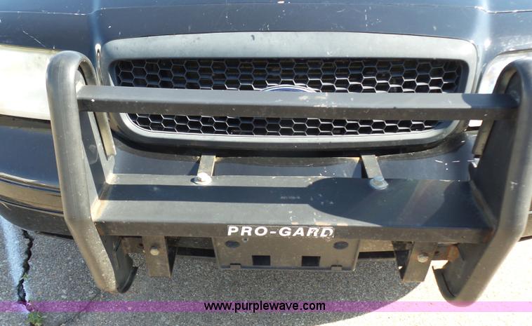 image for item J4147 2003 Ford Crown Victoria Police Interceptor