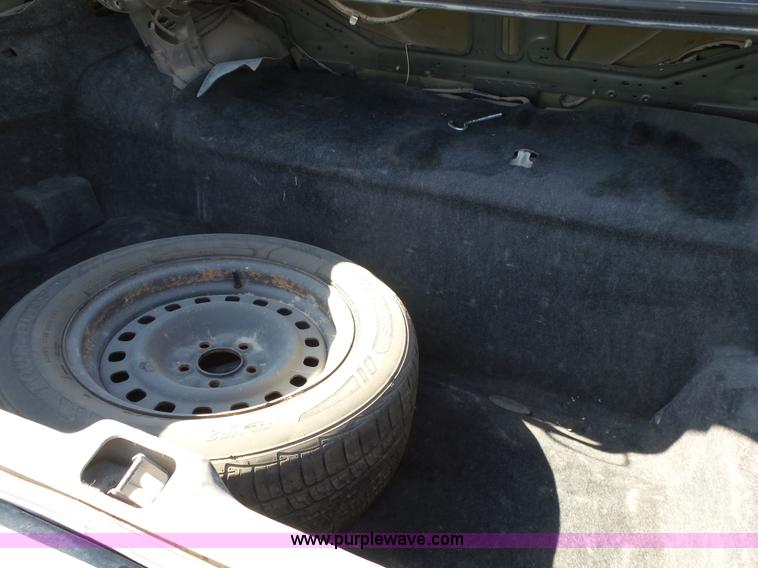 image for item J4147 2003 Ford Crown Victoria Police Interceptor