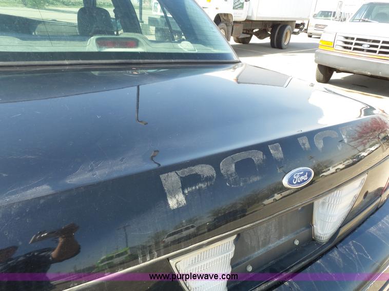 image for item J4147 2003 Ford Crown Victoria Police Interceptor