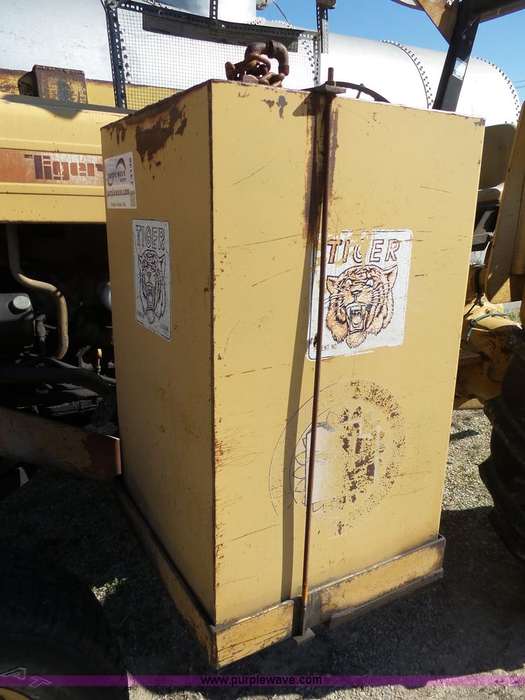 image for item J4148 Ford Tiger Special 6610 tractor