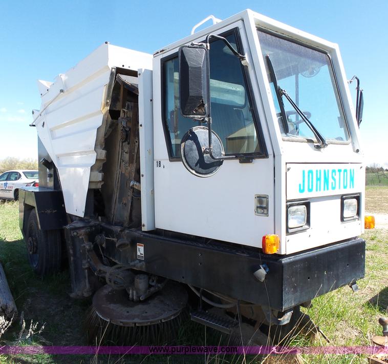 image for item J4164 1996 Johnston street sweeper