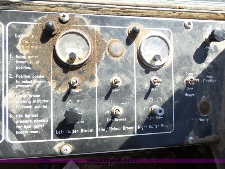 image for item J4164 1996 Johnston street sweeper