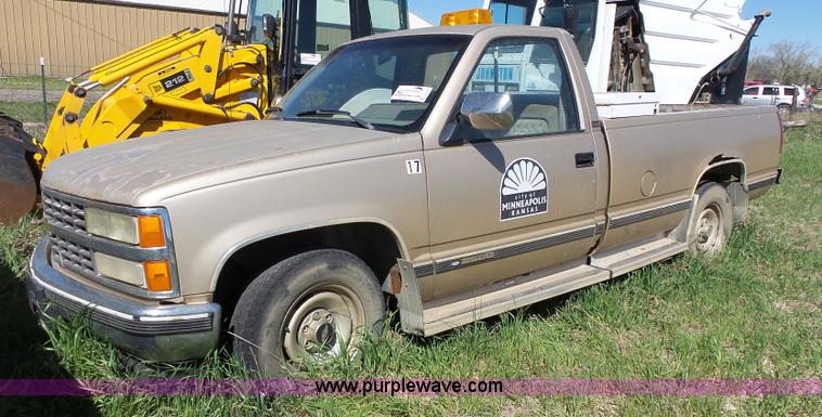 image for item J4167 1990 Chevrolet Silverado 2500 pickup truck