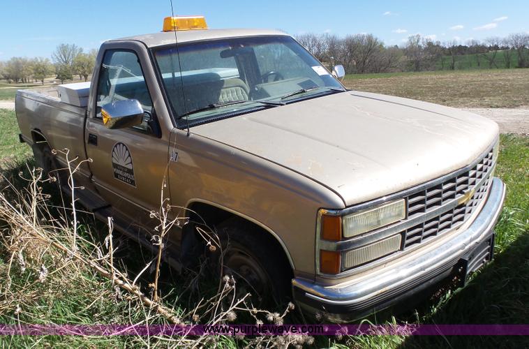 image for item J4167 1990 Chevrolet Silverado 2500 pickup truck