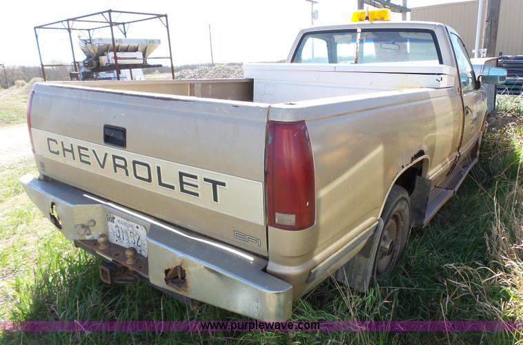 image for item J4167 1990 Chevrolet Silverado 2500 pickup truck