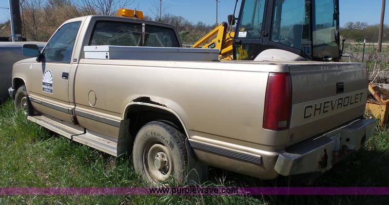 image for item J4167 1990 Chevrolet Silverado 2500 pickup truck