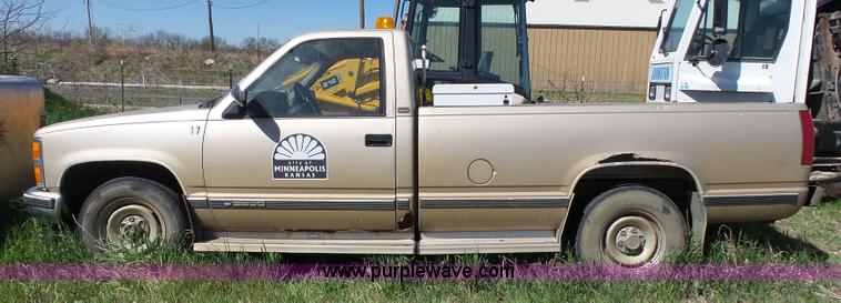 image for item J4167 1990 Chevrolet Silverado 2500 pickup truck