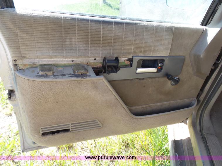 image for item J4167 1990 Chevrolet Silverado 2500 pickup truck