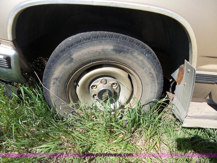 image for item J4167 1990 Chevrolet Silverado 2500 pickup truck