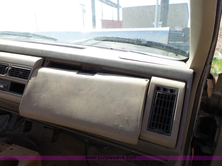 image for item J4167 1990 Chevrolet Silverado 2500 pickup truck