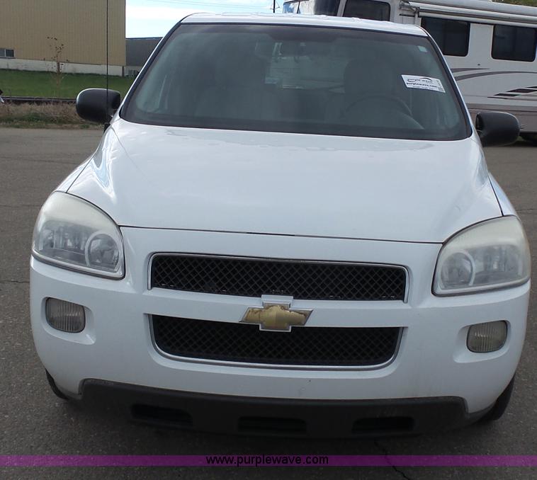 image for item J4172 2008 Chevrolet Uplander LS van