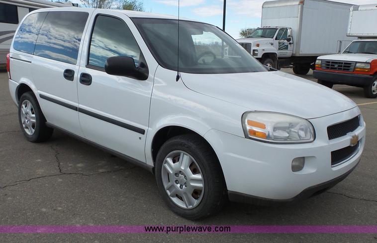 image for item J4172 2008 Chevrolet Uplander LS van