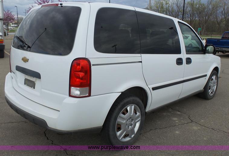 image for item J4172 2008 Chevrolet Uplander LS van