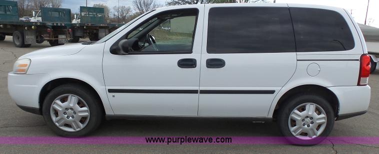 image for item J4172 2008 Chevrolet Uplander LS van