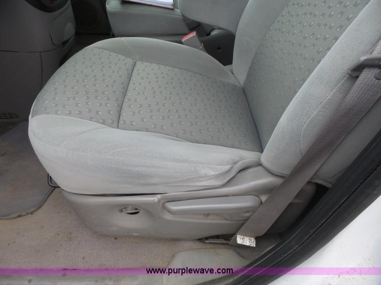 image for item J4172 2008 Chevrolet Uplander LS van