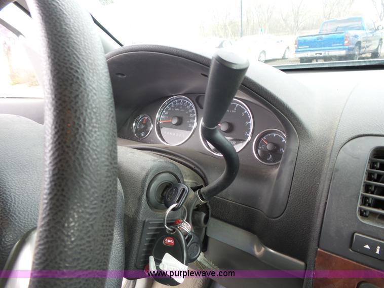 image for item J4172 2008 Chevrolet Uplander LS van