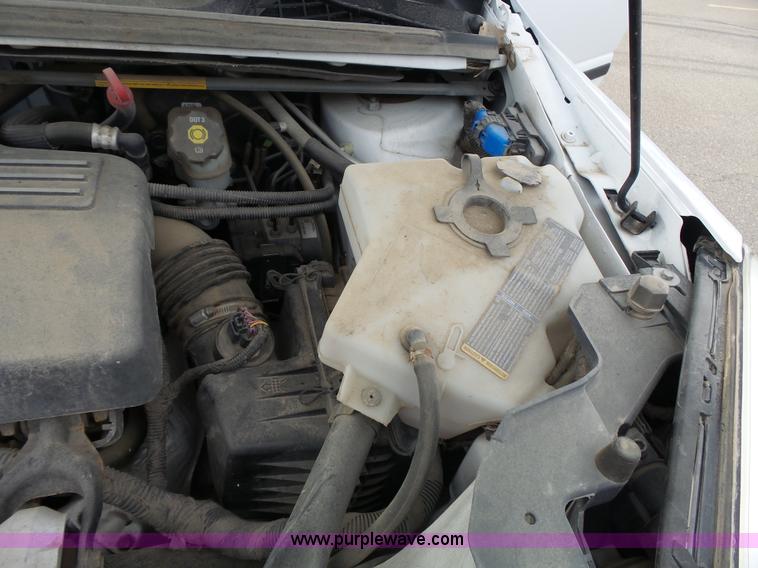 image for item J4172 2008 Chevrolet Uplander LS van