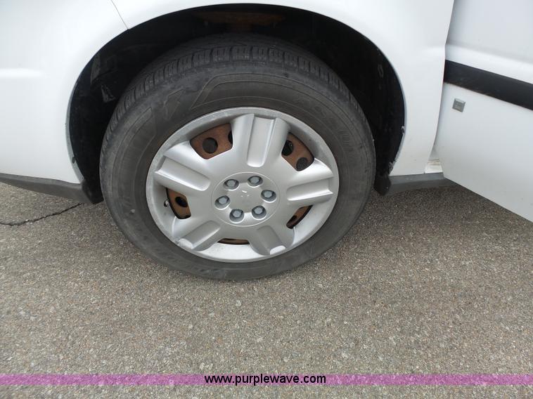 image for item J4172 2008 Chevrolet Uplander LS van