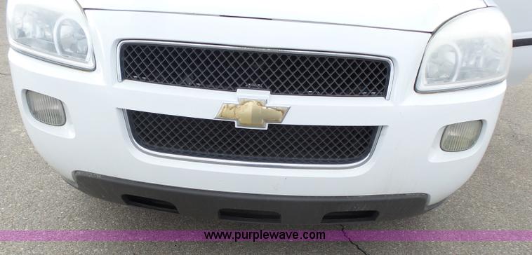 image for item J4172 2008 Chevrolet Uplander LS van