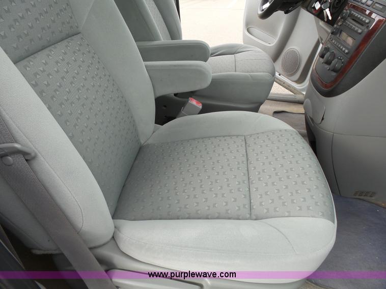 image for item J4172 2008 Chevrolet Uplander LS van