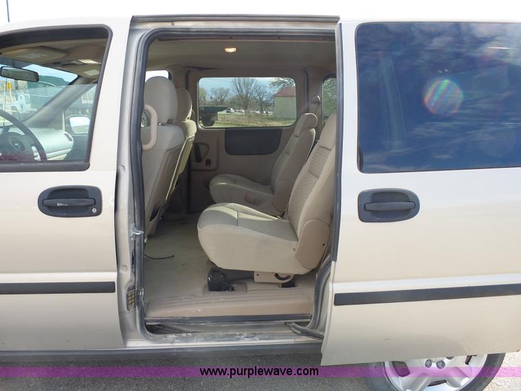 image for item J4173 2008 Chevrolet Uplander LS van