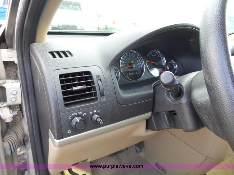 image for item J4173 2008 Chevrolet Uplander LS van