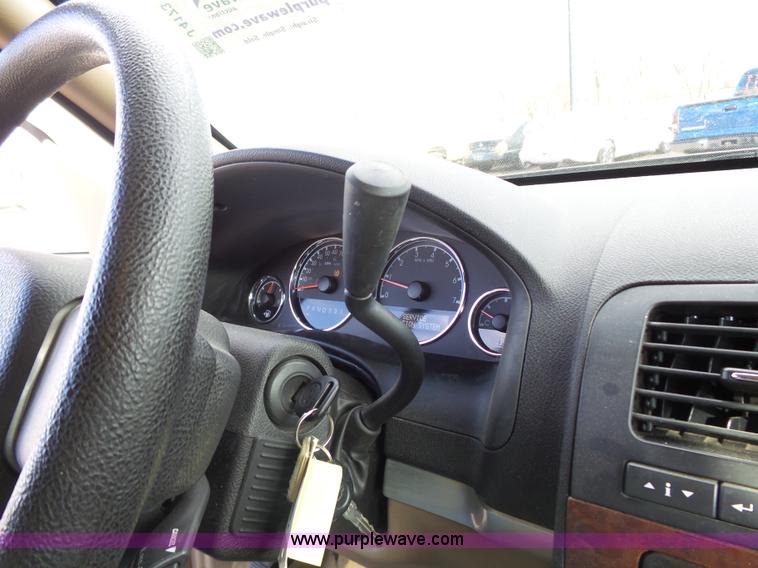 image for item J4173 2008 Chevrolet Uplander LS van